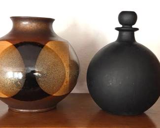 Complementary Vases