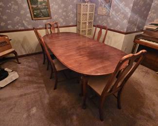 dining table & chairs 
