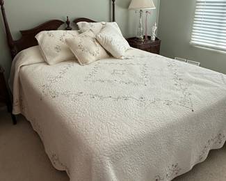 Queen Anne Style Four-Poster Bed with Quilted Bedspread