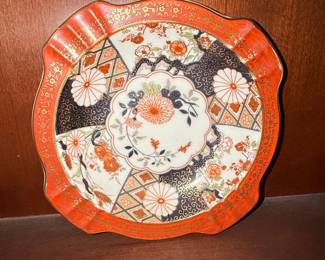Saji Fine China Imari Style Plate