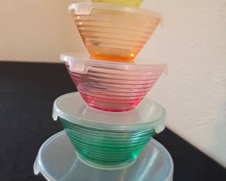 Set of 5 Swirl Glass Mixing Bowls with Lids