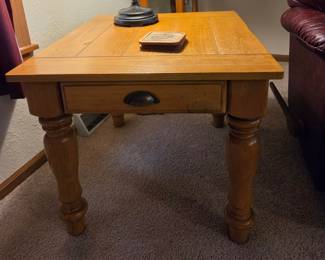 Ethan Allen Solid Oak End Table with Drawer