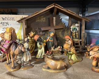 Italian Nativity Scene & Figures 