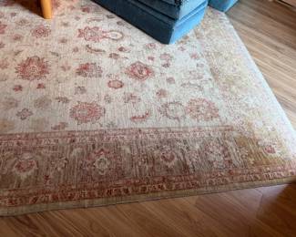 Hand Made Area Rug in wool and floral pattern from Pakistan