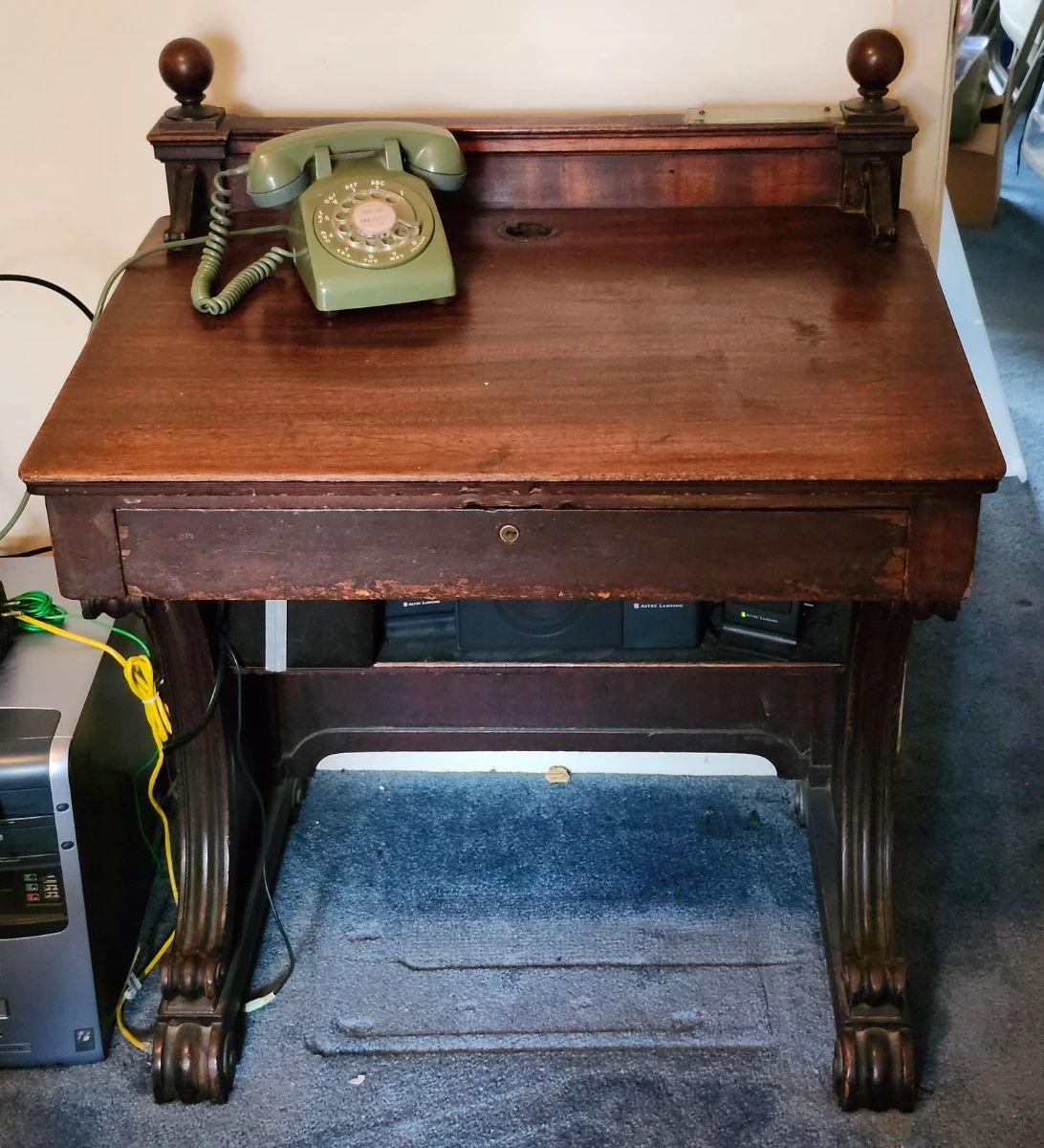 Desk from the Mississippi Legislature