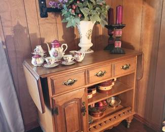 Nice Maple Tea Cart, with dual dropleaf sides