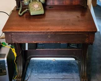 Desk from the Mississippi Legislature
