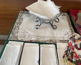 Up close pic.  Placemats and napkins