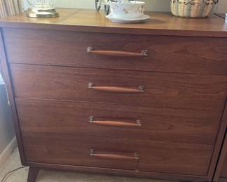 4 drawer mid century chest (2)