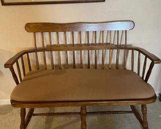 Settee - very nice. Excellent condition