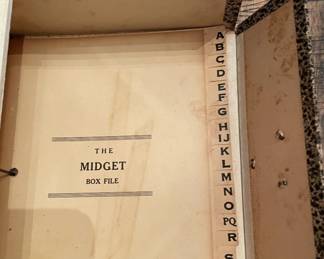 Alpha index of "The Midget" file