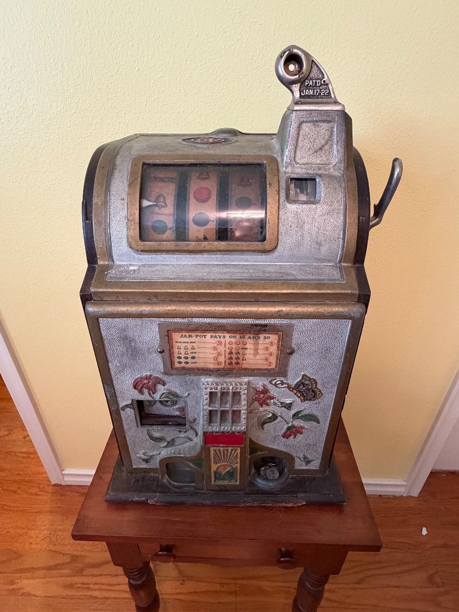1929 5-cent  Mill Poinsettia Slot Machine 
