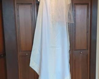 Gorgeous Ivory Lace And White Wedding Dress