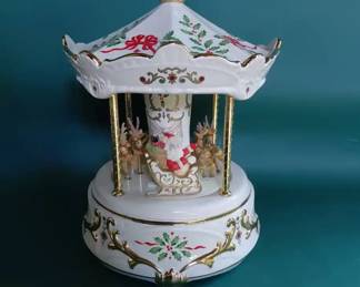 Santa Millenium Centerpiece Carousel Music Box  Needs Repair