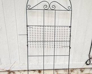 92 BlackMetalGardenTrellis