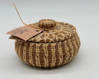 37 HandcraftedPineNeedleRaffiaBasket