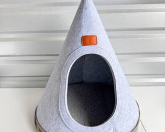 69 NooeePetLucyFeltPetCave