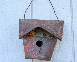 82 RusticTinBirdHouse