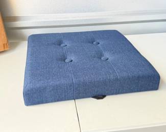 90 SevilleClassicsFoldableTuftedStorageCubeOttoman