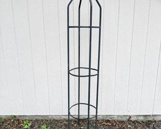 64 MetalGardenObeliskTrellis