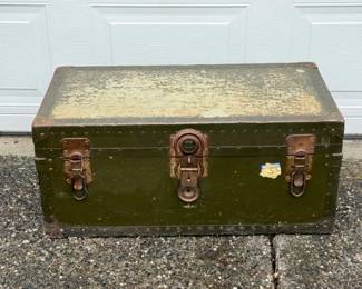 49 VintageFootlockerMilitaryStyleTrunk