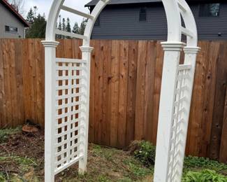 18 WhiteVinylGardenArbor