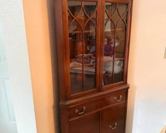 22 HuntleyFurnitureWoodenChinaCabinetwKey