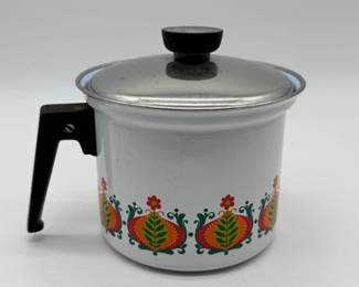 89 VintageEnamelwarePotwLid