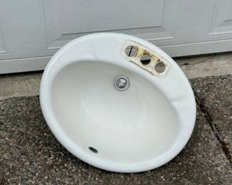 137 VintageKohlerEnameledCastIronBathroomSink