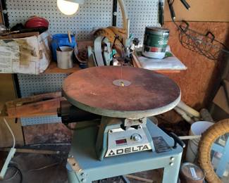 Delta 40-601 scroll saw withstand