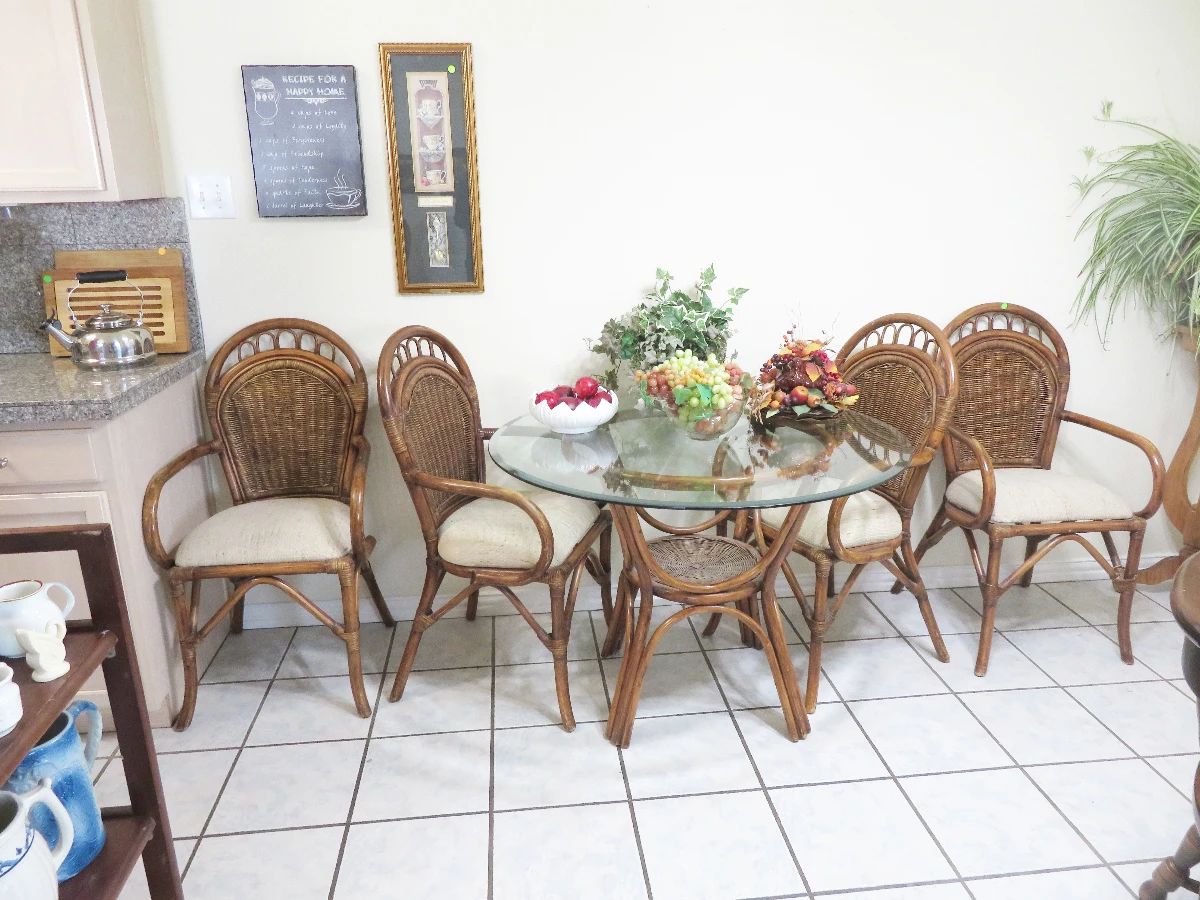 Rattan table and chairs - Metalcraft