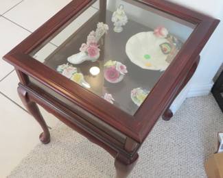 Shadowbox table, Capodimonte