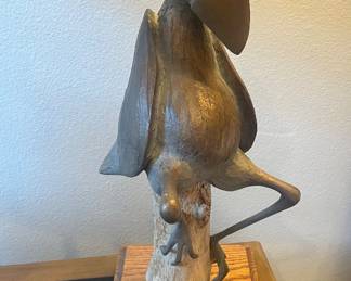 Walter Palmer Statue “Damn” 