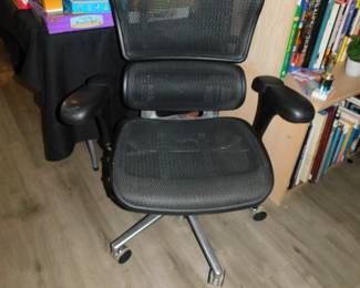 ERGONOMICS MESH OFFICE CHAIR