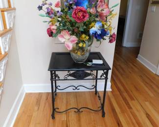 IRON TABLE WITH SILK FLOWERS
