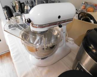 KITCHEN AID MIXER WITH MANY ATTACHMENTS