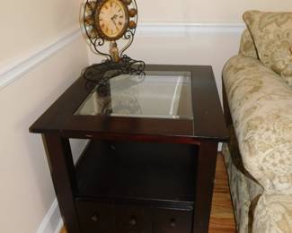 MAHOGANY GLASS TOP END TABLE