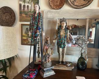 Decor as found, see jewelry in cases photo