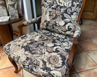 Upholstered arm chair complimentary with many interior themes 