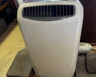 Portable air conditioner 