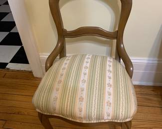 AMERICAN VICTORIAN WALNUT CARVED SIDE CHAIR EXCELLENT CONDITION