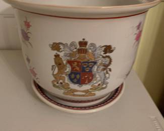 FRENCH PORCELAIN ARMORIAL CACHEPOT LARGE PLANTER
