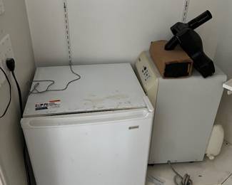Mini fridge $25