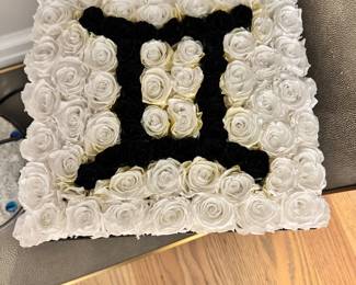 Venus et fleur Gemini special edition over 50 roses in beautiful box. 