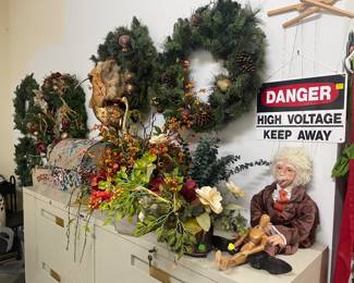 Wreaths, Flower arrangements