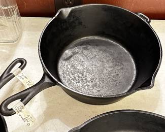 	#087	RA	Cast-iron 10 inch chicken fryer unmarked double notched 	 $ 20.00 		