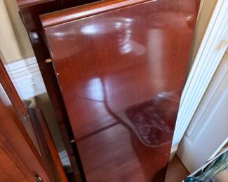 	#4		Dining room table with six chairs, two captain chairs. And with 2, 16 inch leaves.  66-90 x 44 x 30 	 $ 225.00 		