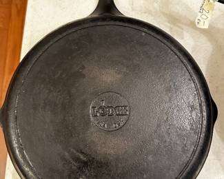 	#088	RA	Lodge 12 inch skillet double notched	 $ 20.00 		