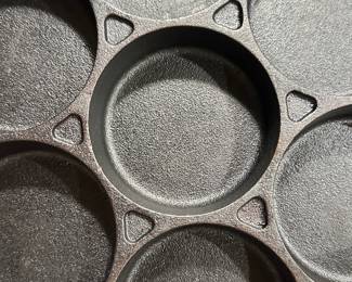 	#111	RA	Lodge 7B2 cast iron biscuit/muffin pan. 7 count, 13”.	 $ 25.00 		