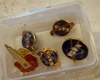 	#77	KW	NASA Service Pin Ser w/stones 20yr, 25yr, 30yr, 1994 Alabama Rocket Pin *FIRM*	 $ 120.00 		